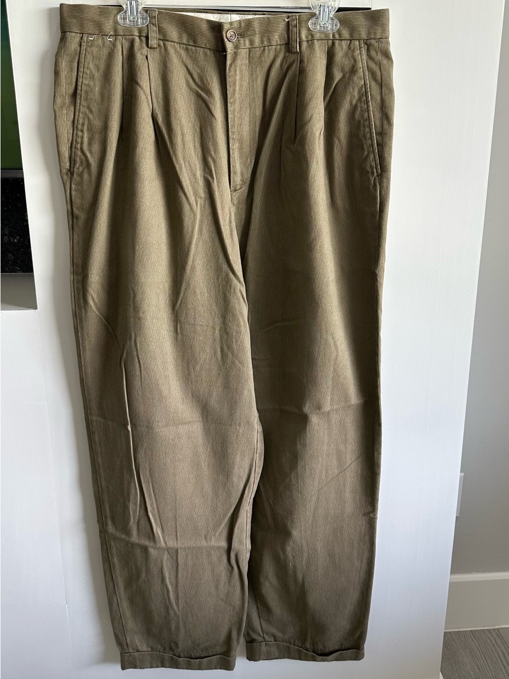 Men's Olive Green Pleated Casual Pants